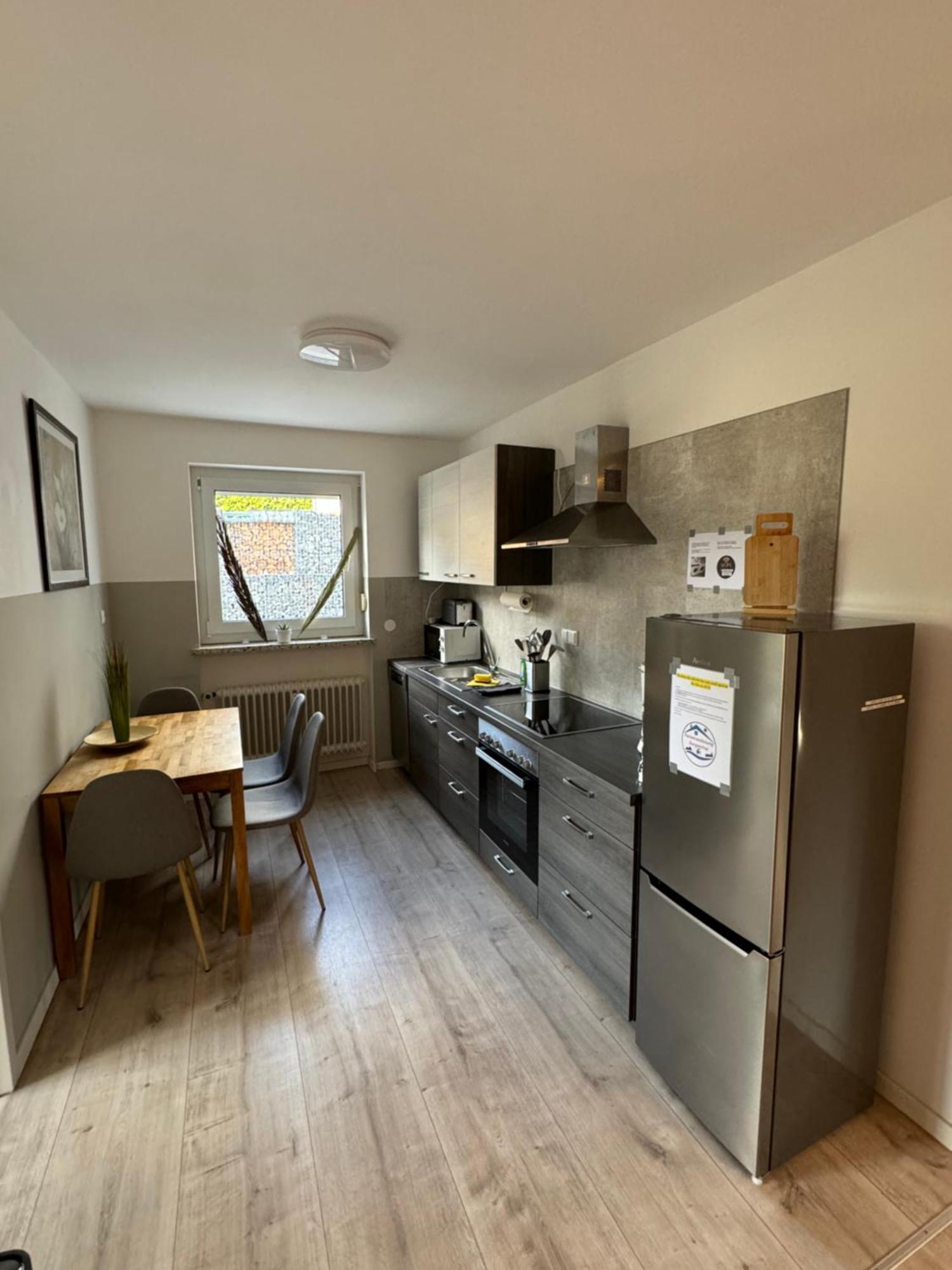 Ferienwohnung "Sorgenfrei" In Coburg ! - Im Eg Mit Privatparkplatz & Balkon Exterior foto